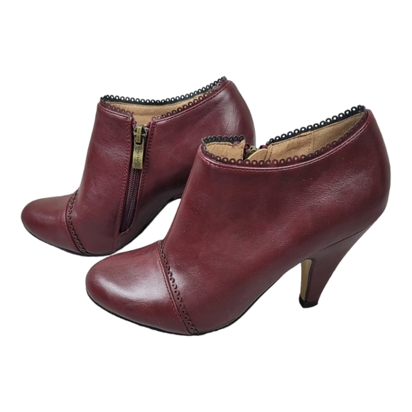 DOLCE NOME Inside Zip Ankle Booties in‎ Burgundy - Picture 2 of 14